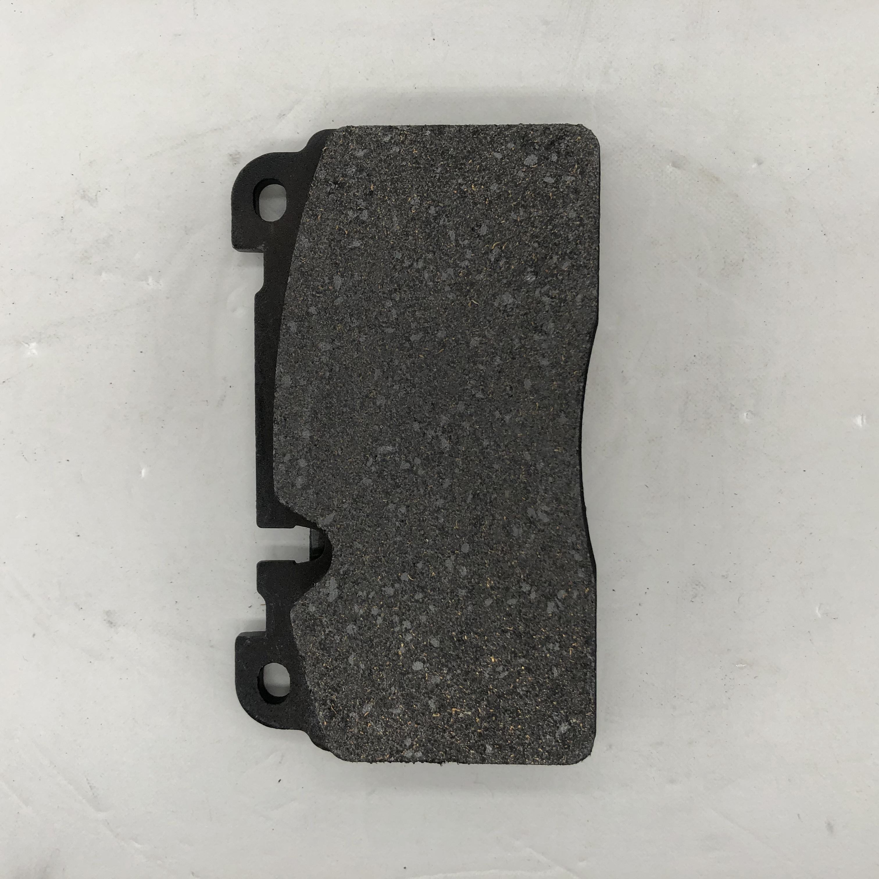 D1663 Antec Auto Brake System Parts Pastilla de freno semimetálica del eje delantero con Emark 8R0 698 151 D