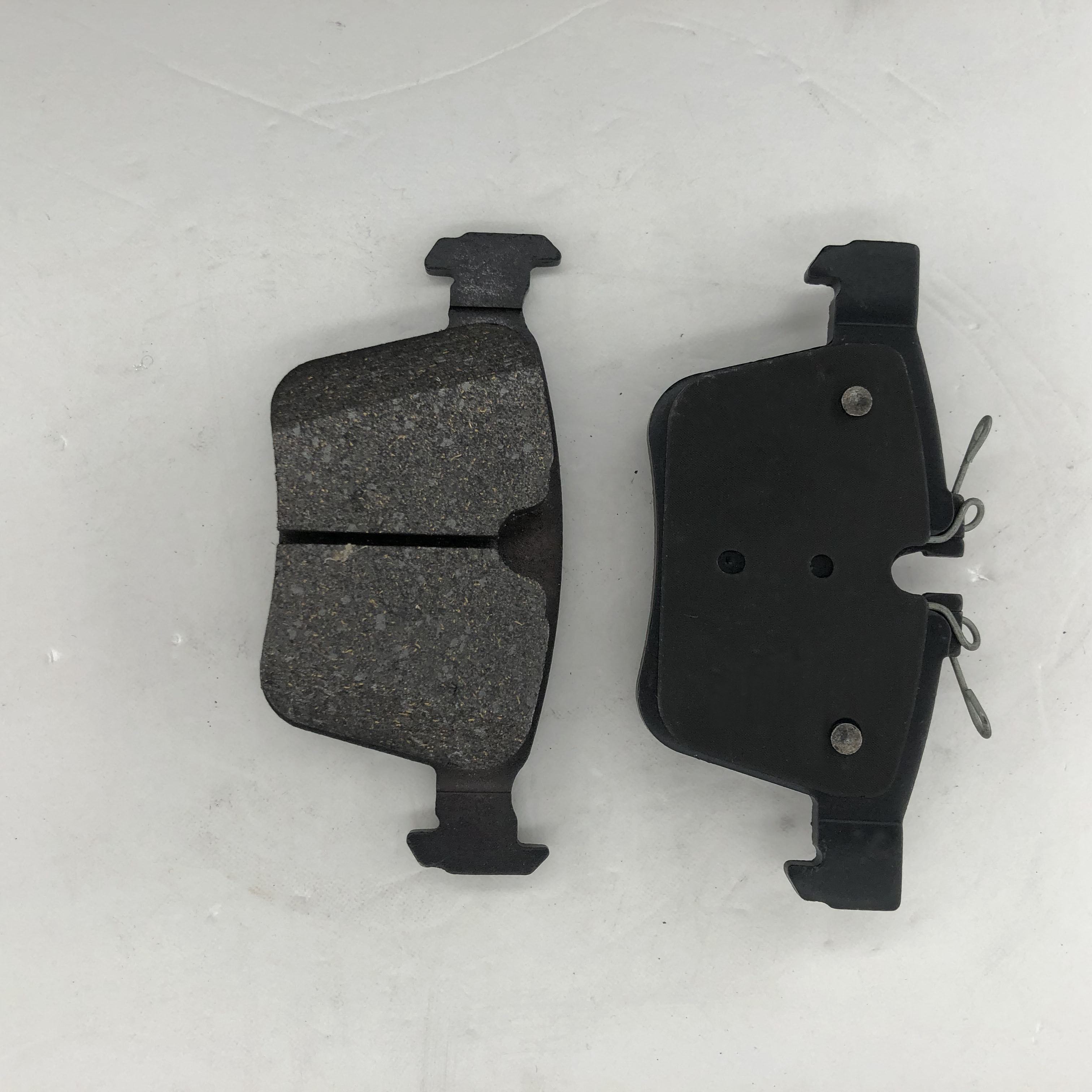 D1821 OEM n.ºPastillas de freno delanteras y traseras de cerámica de alta calidad original 31471265 para land rover OE LR061385