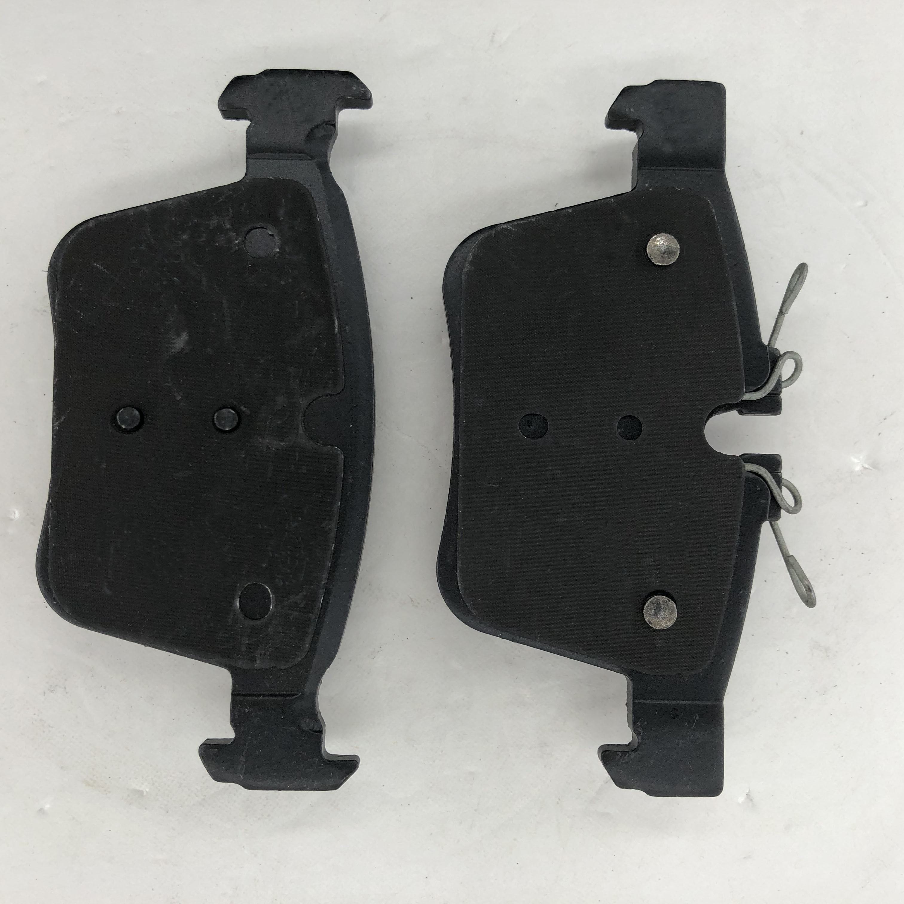 D1821 OEM n.ºPastillas de freno delanteras y traseras de cerámica de alta calidad original 31471265 para land rover OE LR061385