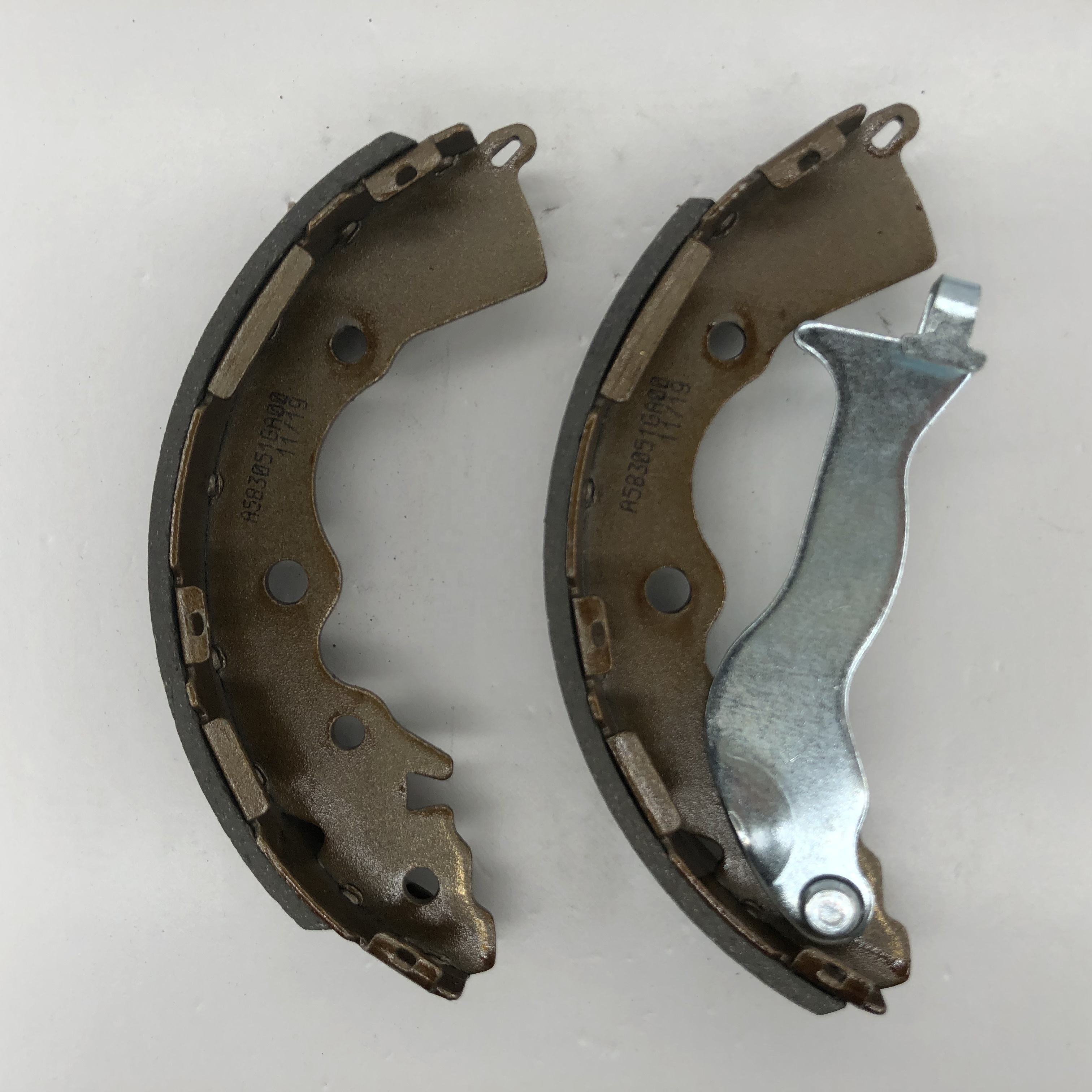 Zapatas de freno de tambor trasero 58305-1GA00 para Hyundai Accent 2006-2011