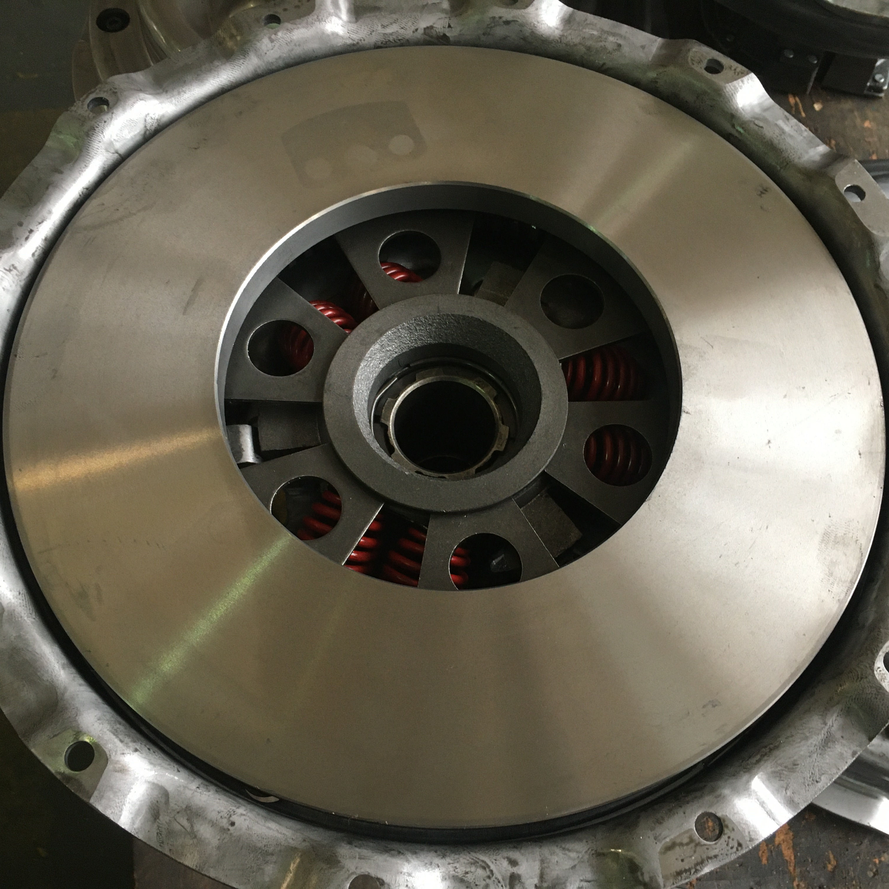 M107237-10 129060-5 125197 128667 128668 14'x1.75'x10 Disco de embrague de placas de remolque. Uso de cubierta de embrague para mack heavy duty