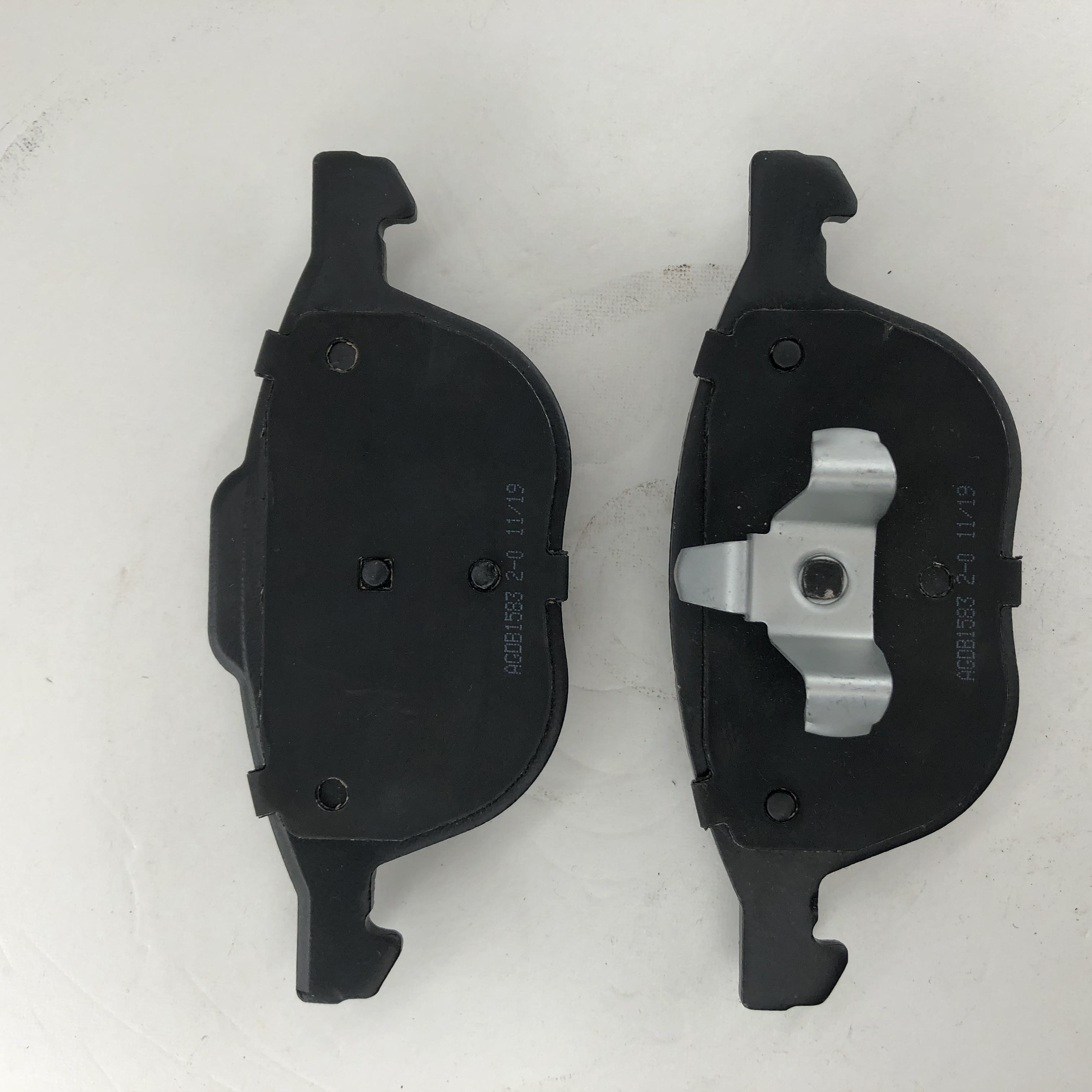 GDB2059 Pastilla de freno D1044 / D1230 / D1563 Cerámica Anti Ruido para Volvo Ford fox