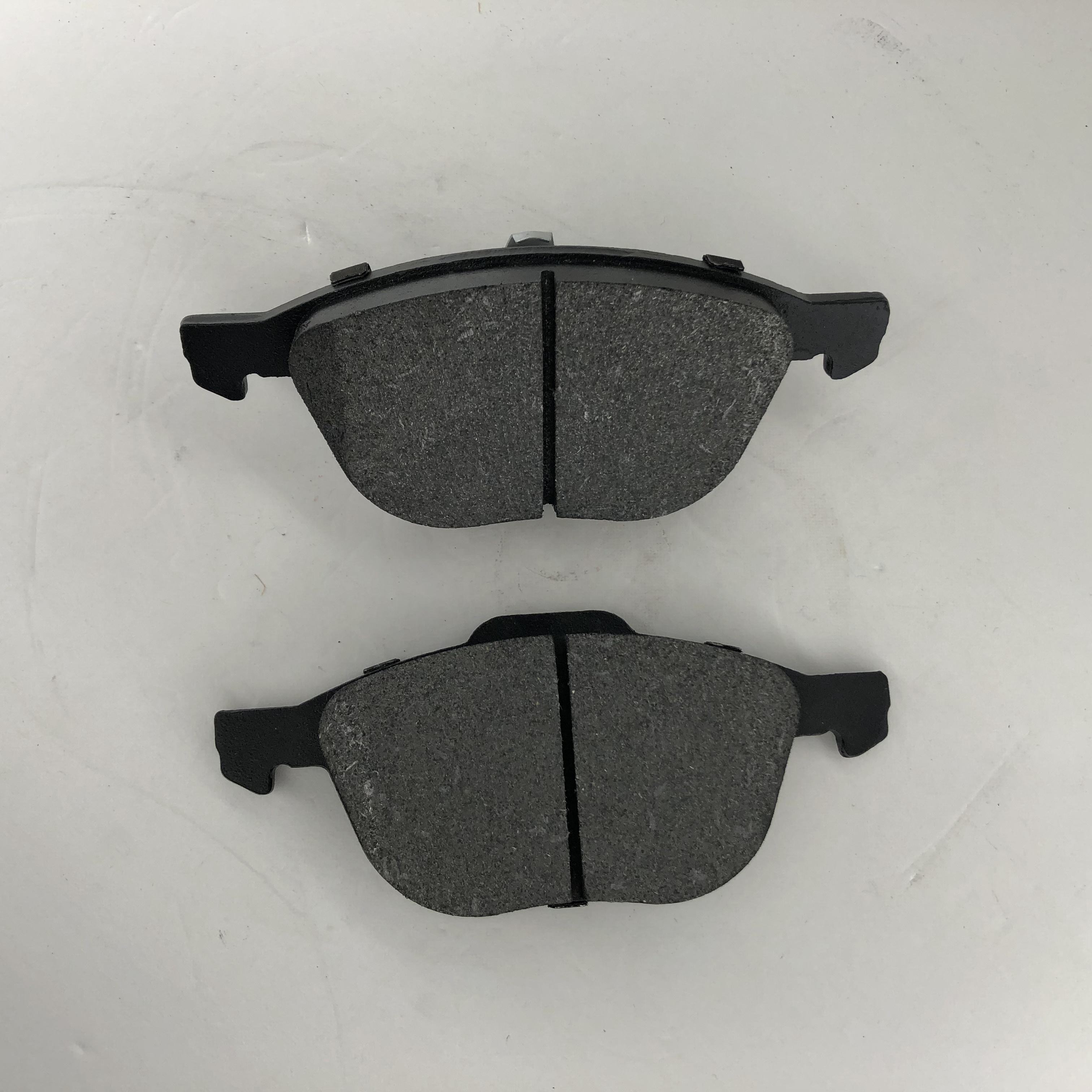 GDB2059 Pastilla de freno D1044 / D1230 / D1563 Cerámica Anti Ruido para Volvo Ford fox