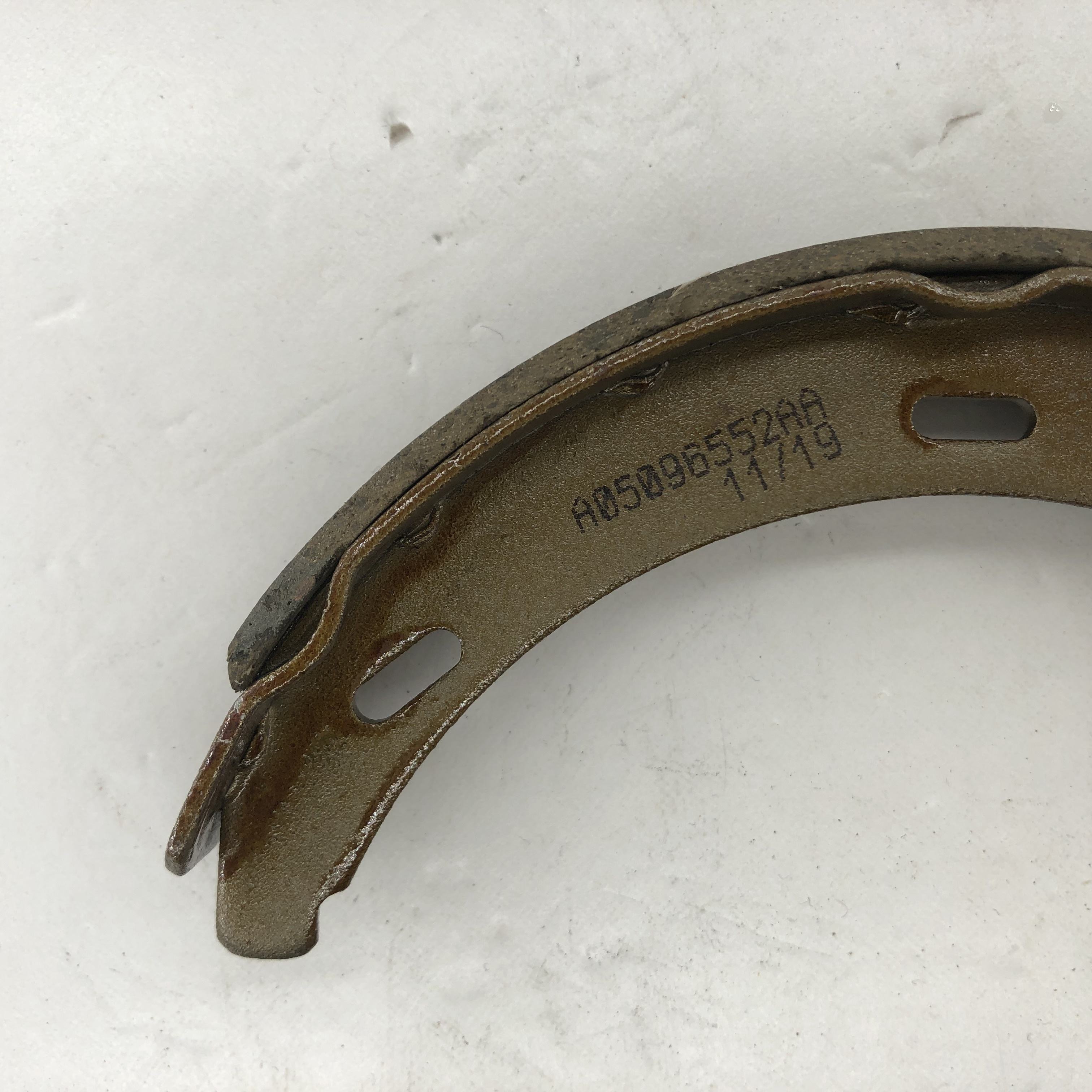 Zapata de freno del eje trasero 124 420 07 20 para freno de estacionamiento mercedes-benz (eje trasero; derecho) SH1208